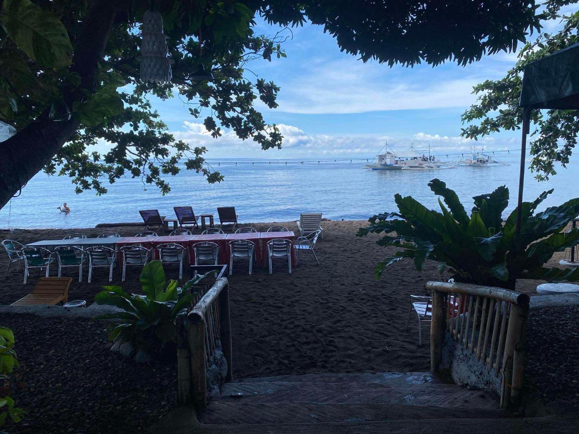 Glamping Dome Dauin Beach Resort Esterno foto